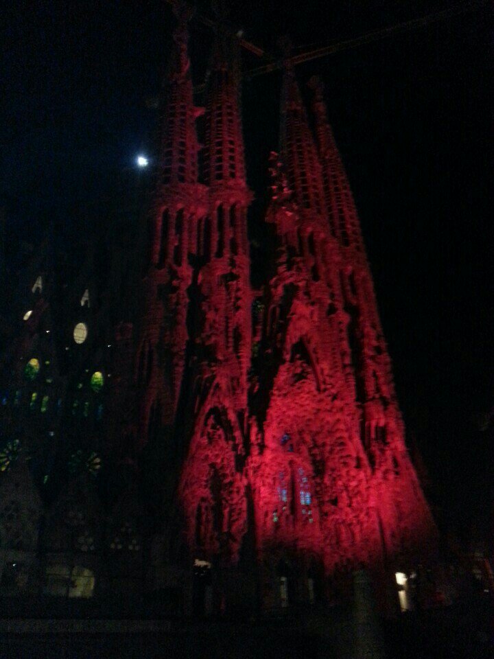 Steelsinan's tweet photo. I'm at Sagrada Família - @sagradafamilia in Barcelona https://t.co/WkbXxRoT8F https://t.co/Eyy6lEO1be