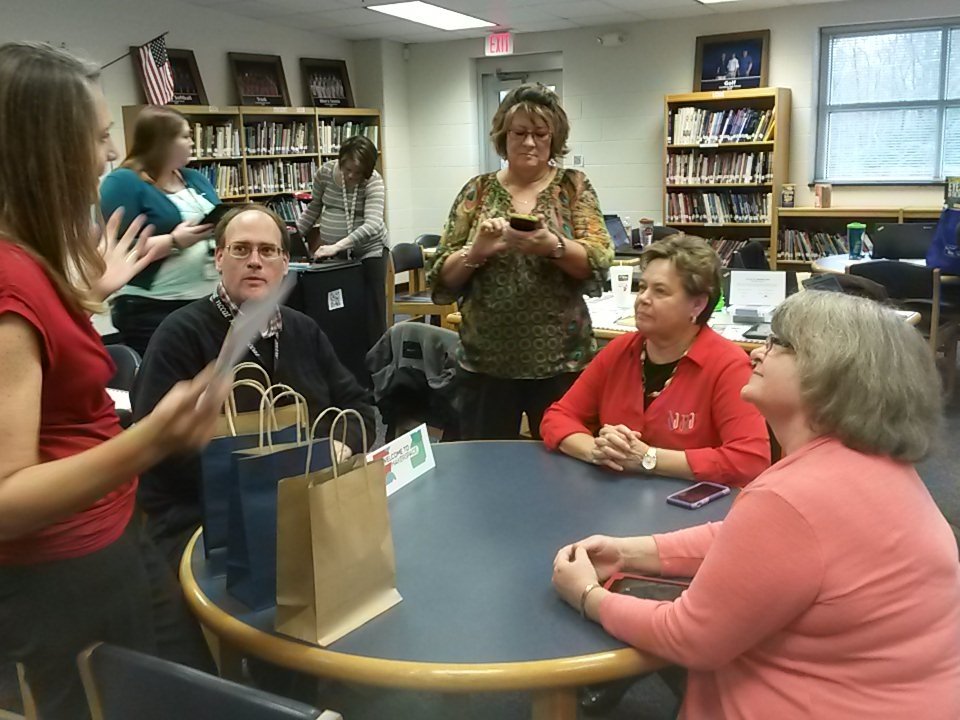 SondraAyscueFCS's tweet photo. Talking #makerspaces #cdlifcs @CathyMPalmer @Bdenton_Antbee @hope_hopecoats @empoweredfcs https://t.co/oImCWddcxz