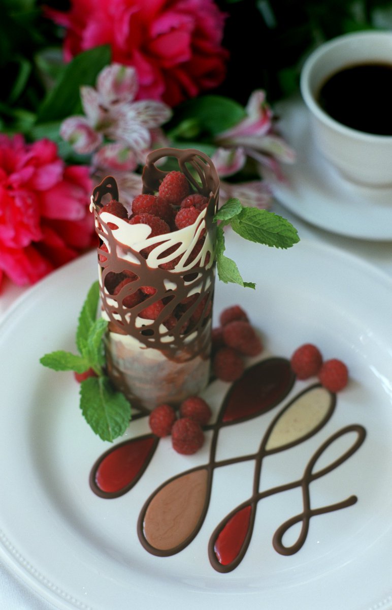 katrinatulloch's tweet photo. 9 places in #CNY where the dessert doubles as art: 
https://t.co/tzwrleJWC3 https://t.co/xVYZQhIeTy