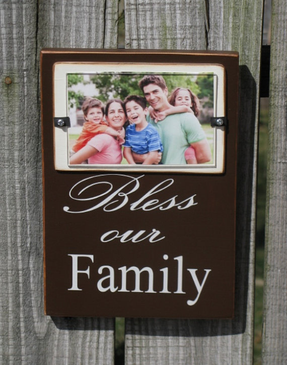 homecraftframi1's tweet photo. §‡ #4X6PictureFrame #QuoteFrame Bless Our Family #DistressedPhotoFrame Shabby Primitive Decor https://t.co/XcB4qTIAFw