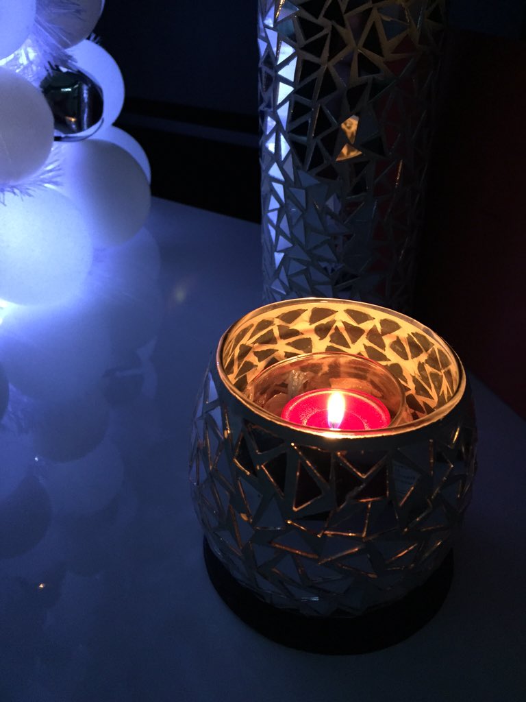 Bradbury95uk's tweet photo. First day of advent, first candle lit in memory of Dave 💙 @dooglesport https://t.co/V8iVQ1X9Qq