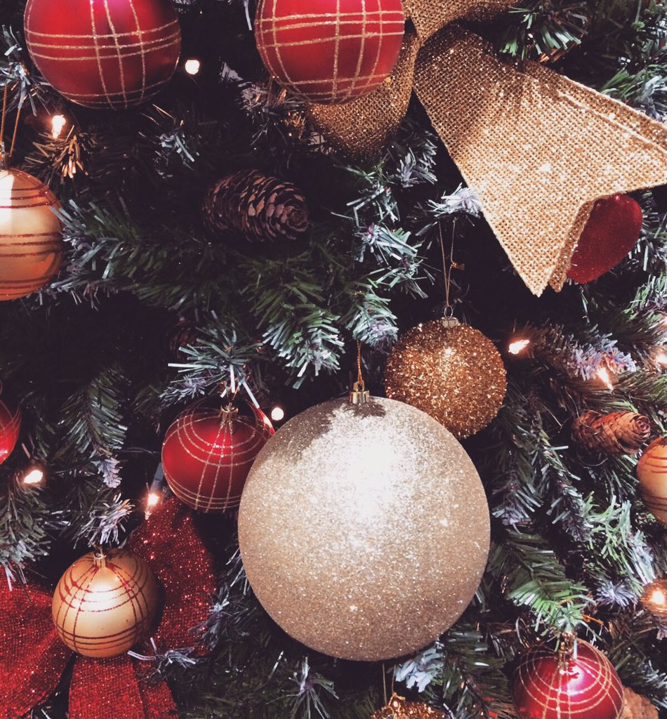 gooseandberry's tweet photo. Our Christmas elves have been busy decorating our festive clients' offices ready for their Party! #Christmas #london https://t.co/pPw6GXH9jS