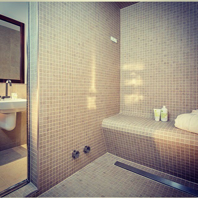 SteamSaunaInnov's tweet image. @PoshHour #poshhour evening all! Posh bathroom? A private steam we did earlier this year. #bathroom #gym #steamroom