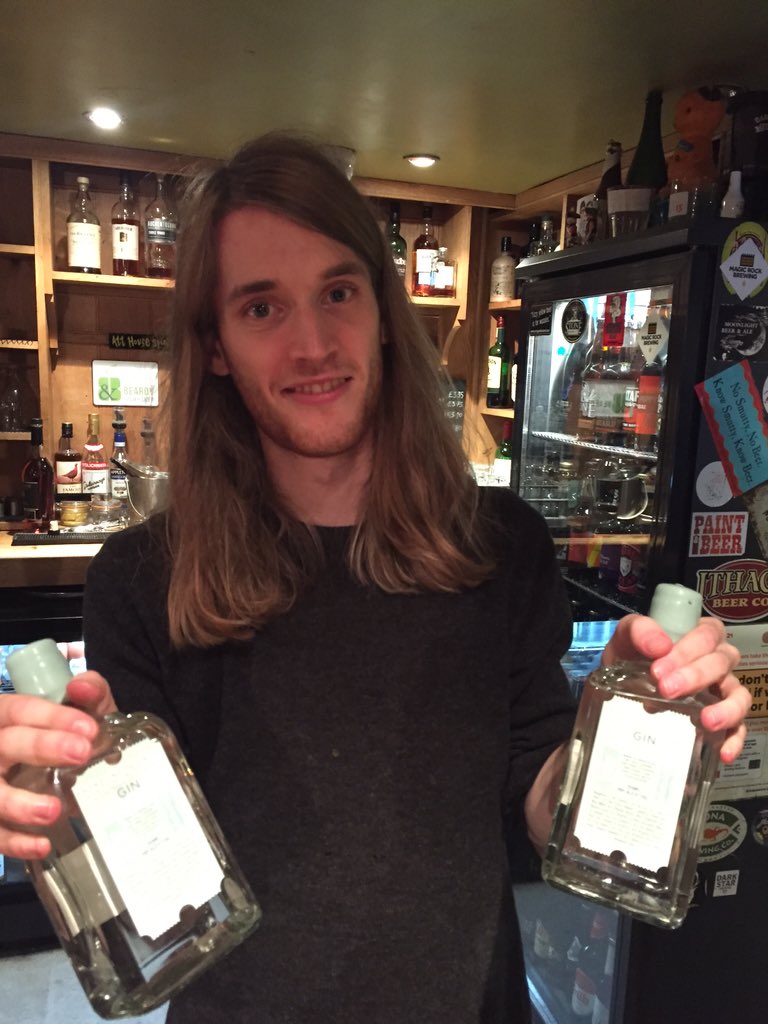 BrightonGin's tweet photo. Joyous folk @EveningStarPub amazing beers and gin...! #craftstuff #beer #booze #cider https://t.co/wNBHXPjiVf