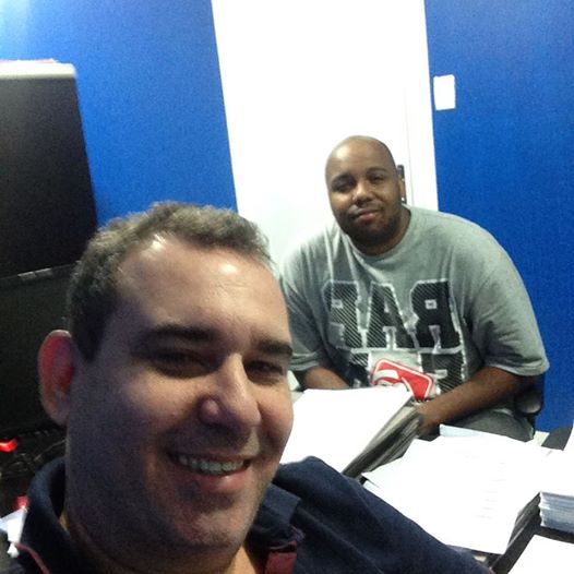 SucessoMusic_'s tweet photo. Nosso Novo produtor JOÃO JR, revisando trabalhos da JP, #musica #piquenovo #disfarce https://t.co/TvQ7PlC0kk