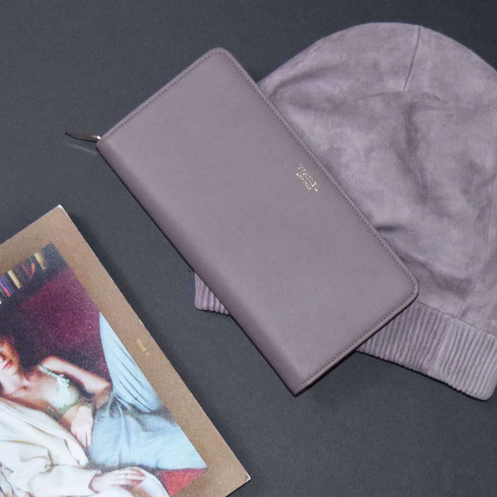 vianelnewyork's tweet photo. Today's essentials — infinite calf continental, infinite suede beanie and @needsupply's #hbjournal 7. https://t.co/0wSoMPeWZk
