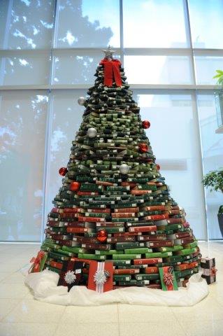 sdlawlib's tweet photo. PUT SOME JINGLE ON OUR TREE! Donate today! #BookmasTree #GivingTuesday #openhouse2015 https://t.co/AFh4iUg5NH https://t.co/qygQwFJ7Mh