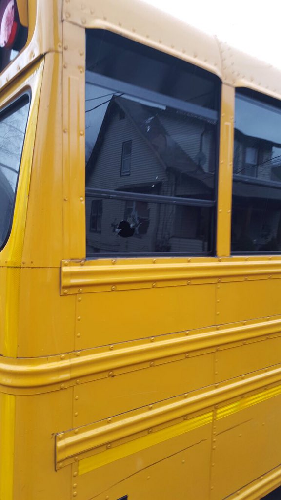 KolHaolam's tweet image. MONSEY: Stones were thrown on a bus full of kids from Belz. No inj B'H, Spring valley Police on the scene. PHOTO -
