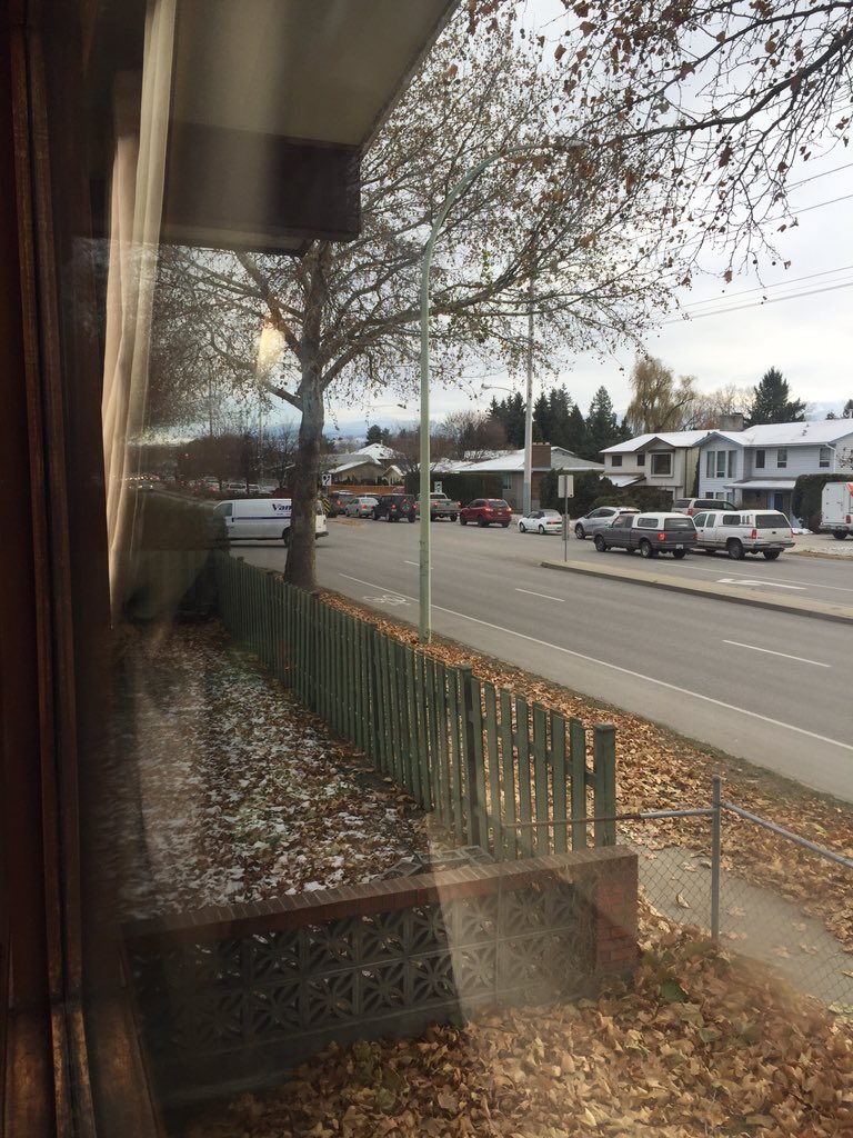 Sandra_Summer's tweet photo. Lights out #springfield and #burtch in #Kelowna causing traffic delays https://t.co/Ql03RlKO0q