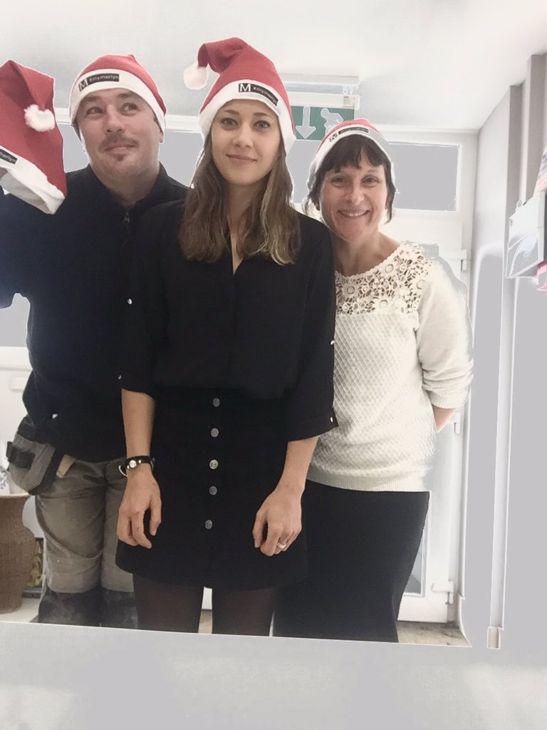 bathroom_insp's tweet photo. @MerlynShowering thanks for the hats! #feelingfestive #mymerlyn https://t.co/en2Zd7u0fX