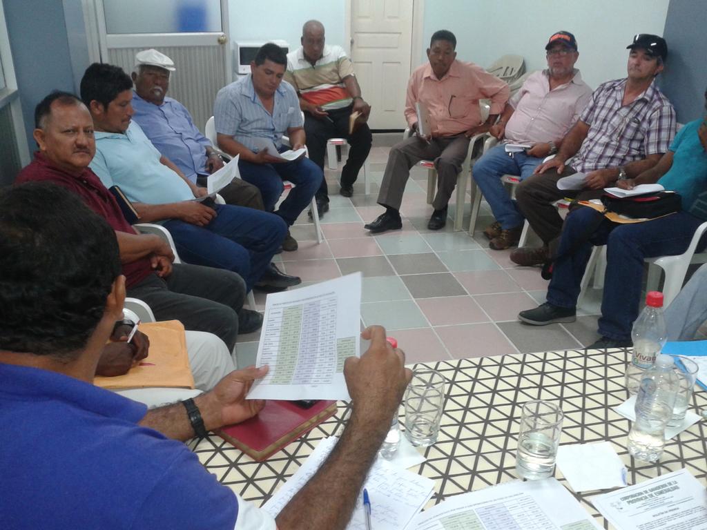 CorpoganEsm's tweet photo. Asamblea de Presidentes: 13 Asociaciones Ganaderas de Esmeraldas exponiendo problemáticas del sector @CibelesAtenea https://t.co/z5ZNApa8rK