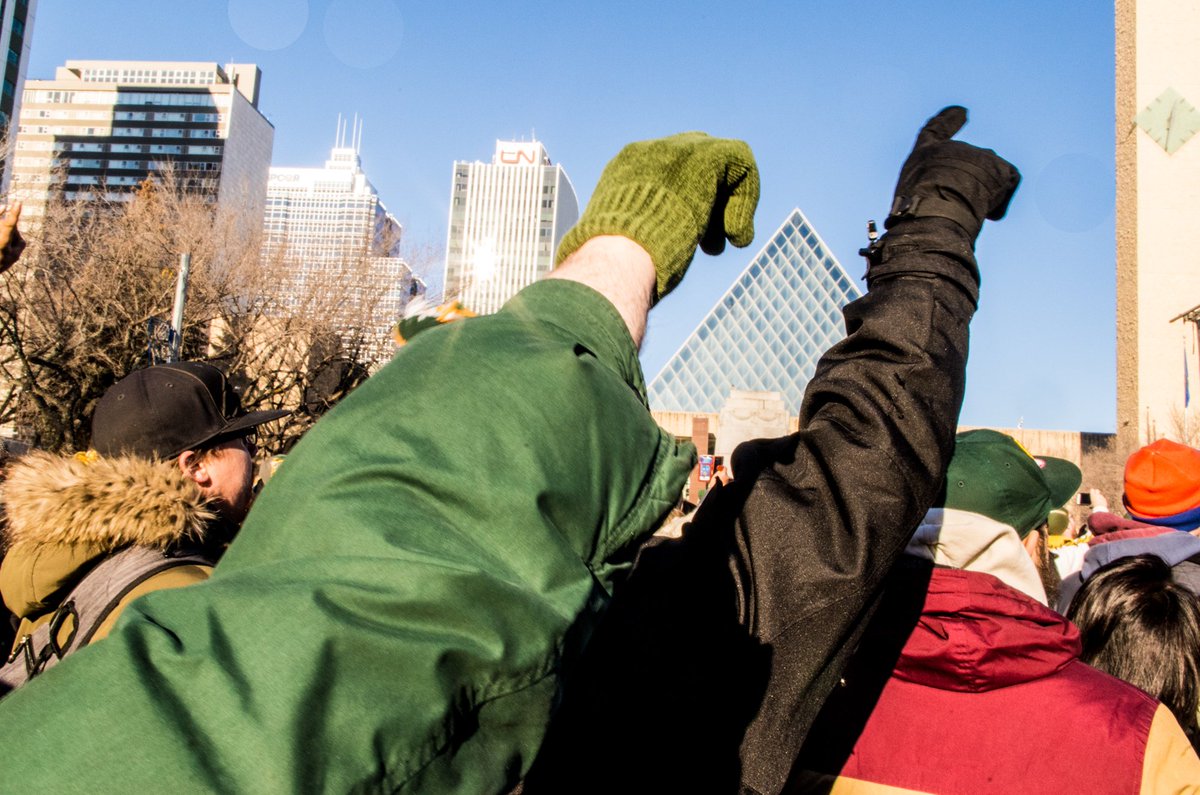 wenjunlin527's tweet photo. @EdmontonEsks Day!  @ChurchillSquare #yeg #Esks #CFL #GreyCup #Campions  #GoEsks https://t.co/PISI9Vgb1D