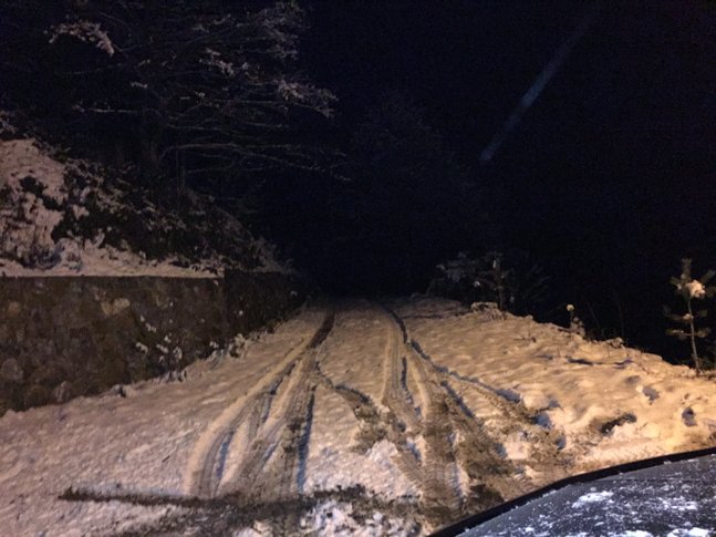 volkankonak's tweet photo. Dağlardayım gülüm.Merak etme odunum da var,ekmeğim de.Fakat sensizlik büyük mesele. https://t.co/Yb1qzeF3lY