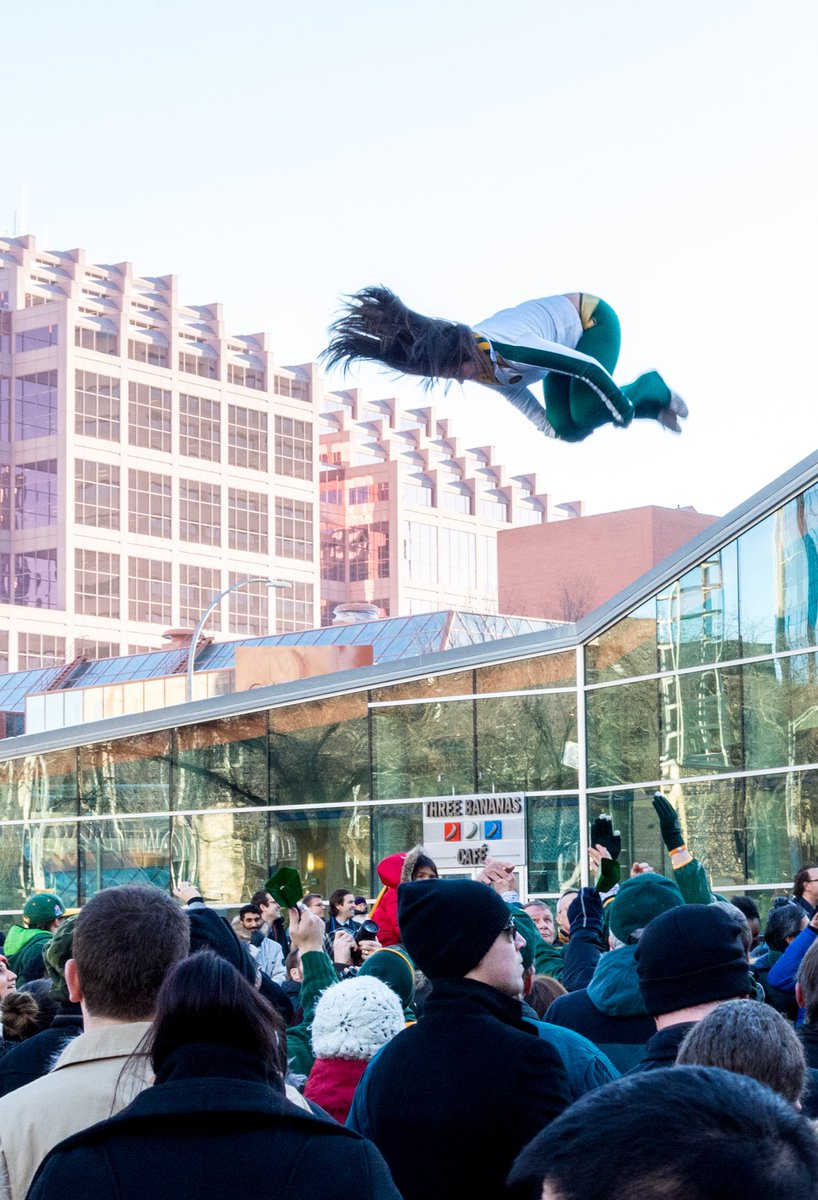 wenjunlin527's tweet photo. @CityofEdmonton @EdmontonEsks @ChurchillSquare #yeg #Esks #GreyCup103 #Campions #footballsfinest @CityofEdmonton https://t.co/ALlUyemjIo