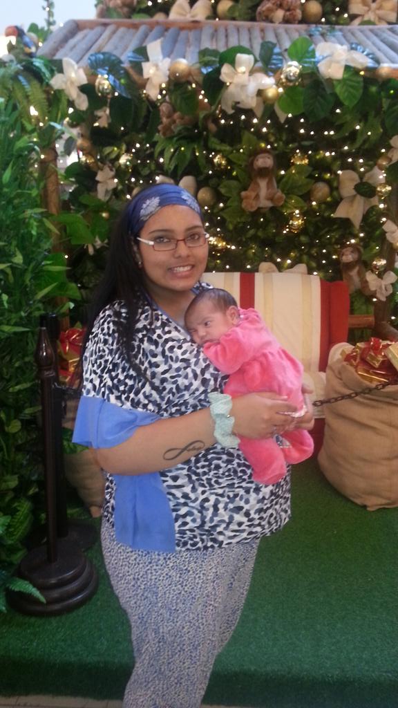 Andyazulgrana's tweet photo. Estoy agradecido a la vida por tener estas dos hermosueras en mi vida, mi esposa @jaraferraz27 y a nuestra hija. https://t.co/dvefMK6ioG
