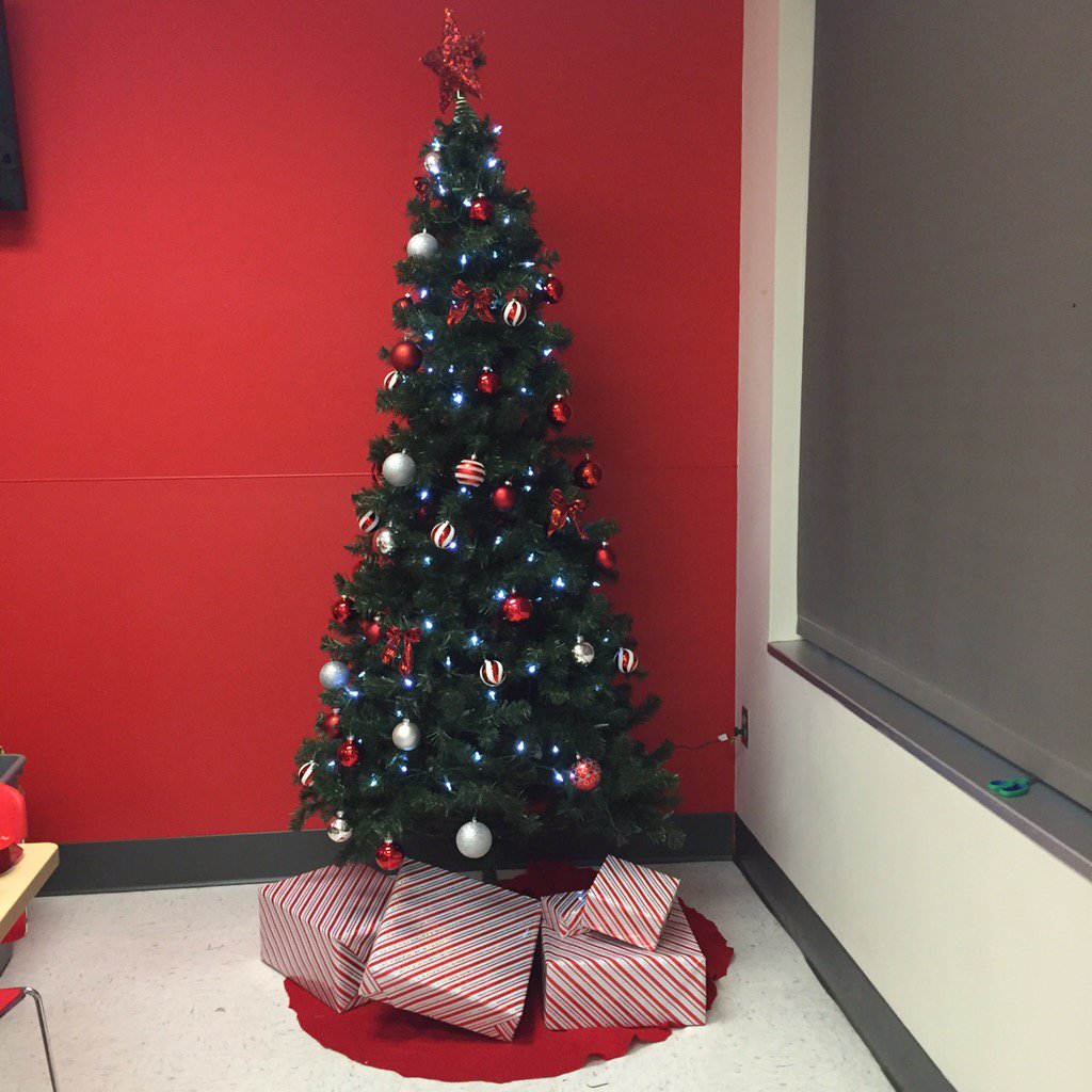 It's beginning to look a lot like Christmas....thanks to our wonderful HR team <a href="/mrod0209/">Monica Rodriguez</a> <a href="/EdgarIMelendez/">Edgar</a>! <a href="/StaycRod/">Stacy Garza</a>