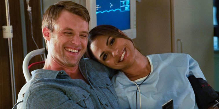 NBCOneChicago's tweet photo. Smile! #ChicagoFire starts in one hour. https://t.co/MJQ35V3gFj