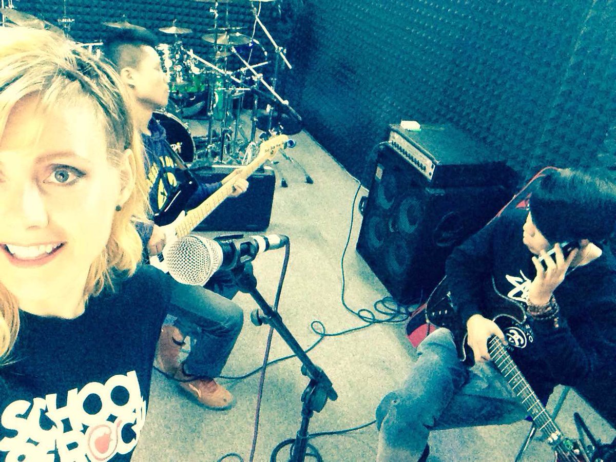 ReeBoado's tweet photo. Me & my Chinese band, making music and drinking tea. #ChinaLife #ReeBoado https://t.co/ZzmSh95fR7