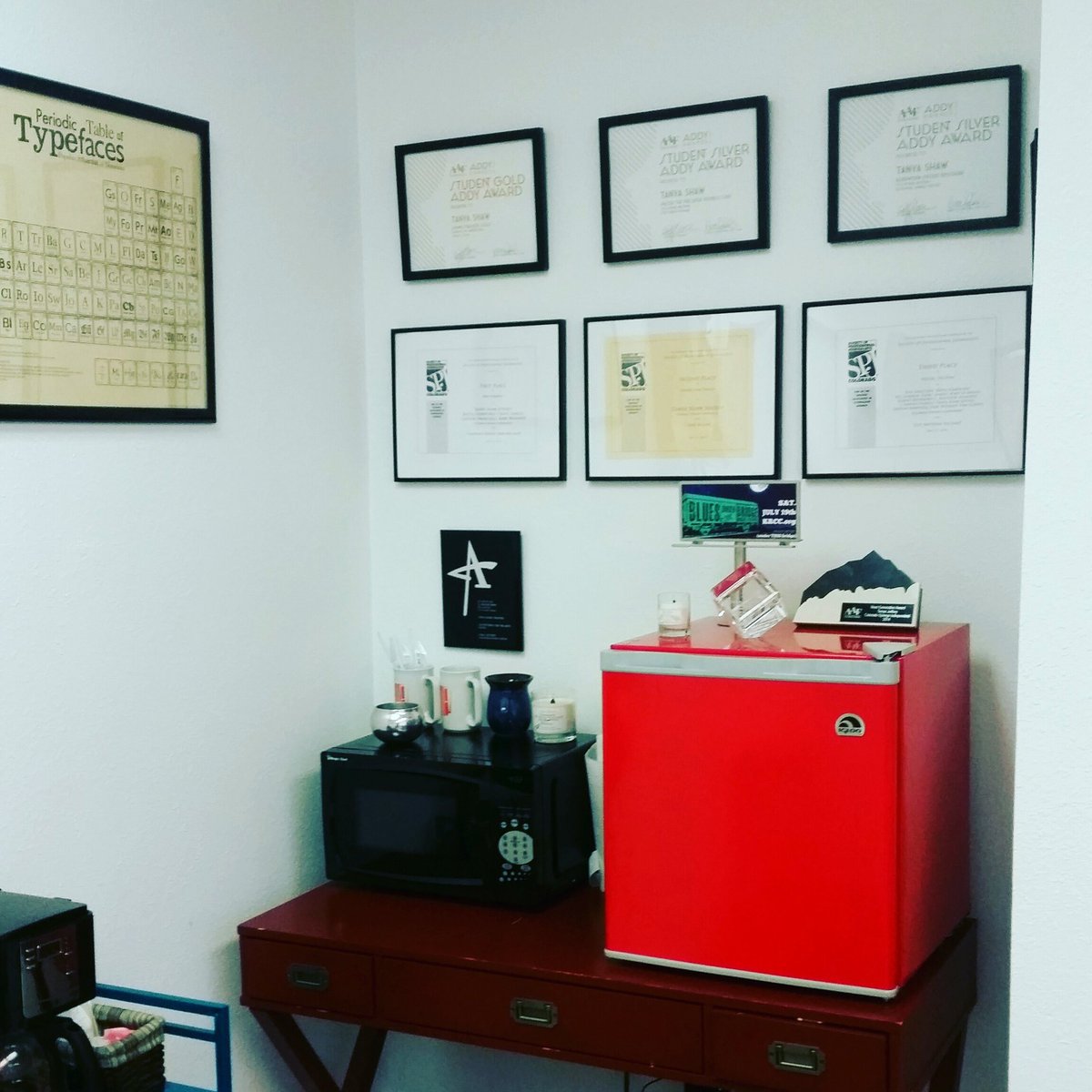 Ginsengcreative's tweet photo. It takes skill to cram everyrhing into the fridge @ Ginseng headquarters. I call this ego corner. #GinsengCreative https://t.co/GhnfmqxQ2A