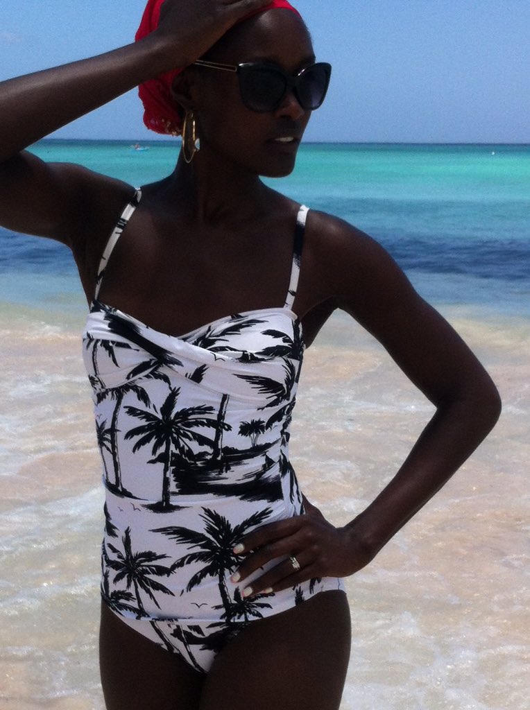KimberlynParris's tweet photo. A Day At Sea. #EleganceIsKey #CarlisleBay #Barbados #HappyIndependenceDay 🇧🇧 #Sunbathe #Jetski #Repeat #Beach #Love https://t.co/9SxMtyfhPt