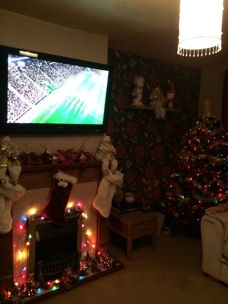 dawnmc33's tweet photo. My tree is up 😄😄 https://t.co/WLXvRKYsef