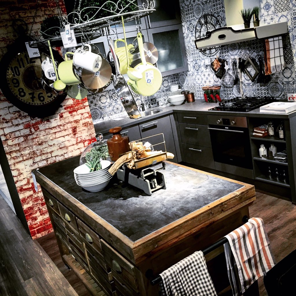 guebaum's tweet photo. Nice kitchen! #kitchen #cooking #coolstuff https://t.co/RlbG8yz2qJ