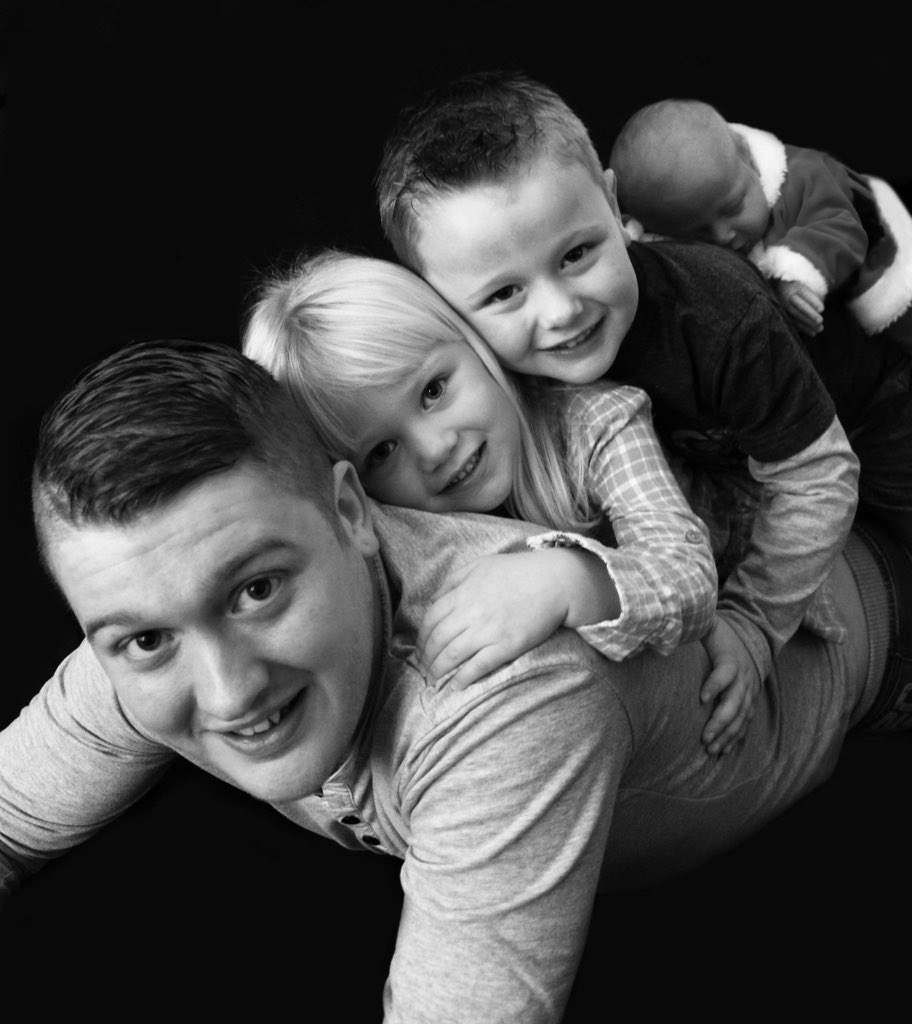 LorenbethPhotog's tweet photo. Latest images from my family/baby shoot. 👨‍👩‍👧 #photography #photobabies #christmasbaby #winterbaby #familyportraits https://t.co/JfKFULSqDb