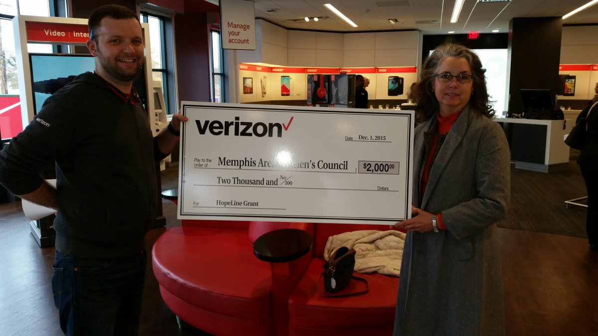 MemphisWomen's tweet photo. Deborah accepting a $2,000 donation today from @verizon. #GivingTuesday https://t.co/EbaBivBv9k