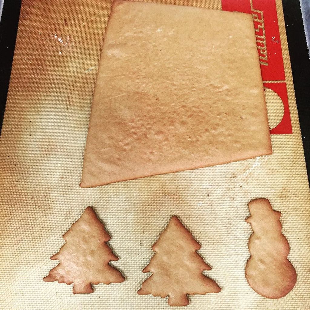BlaueGansNYC's tweet photo. Getting our Annual Gingerbread House Ready 
#nyceats #nycfood #instafood #instadessert #dessert #eeeeeats #gingerbr… https://t.co/KnbqEGiHBC