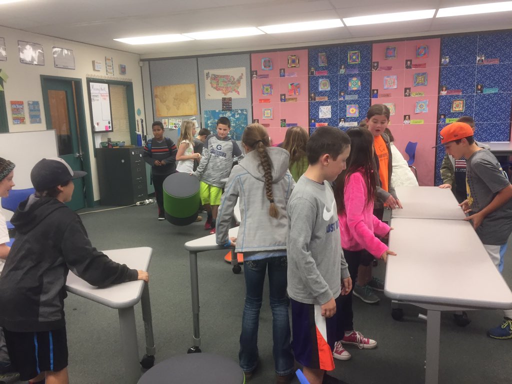 MsMoran14's tweet photo. Room 14 had fun rearranging the classroom. #pennpanthers https://t.co/iTToWFxQ40