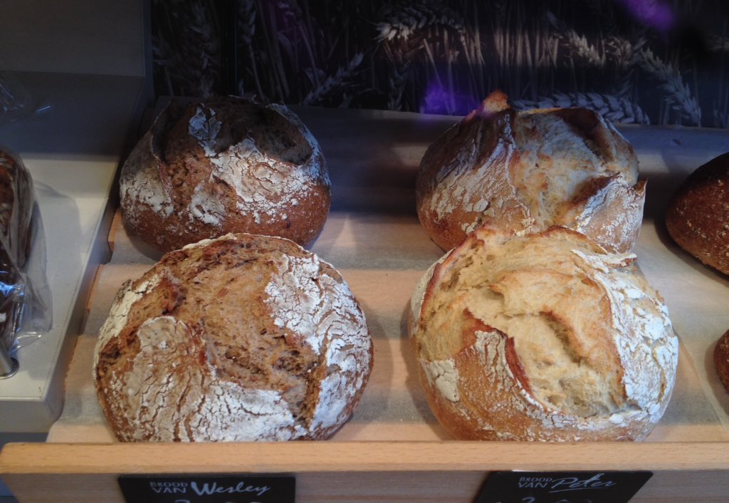 +1 Hier komt 't samen <a href="/BakkerAmmerlaan/">EchteBakkerAmmerlaan</a>: familiebedrijf; ambacht; jongste generatie met brood van.. #ambachtseconomie