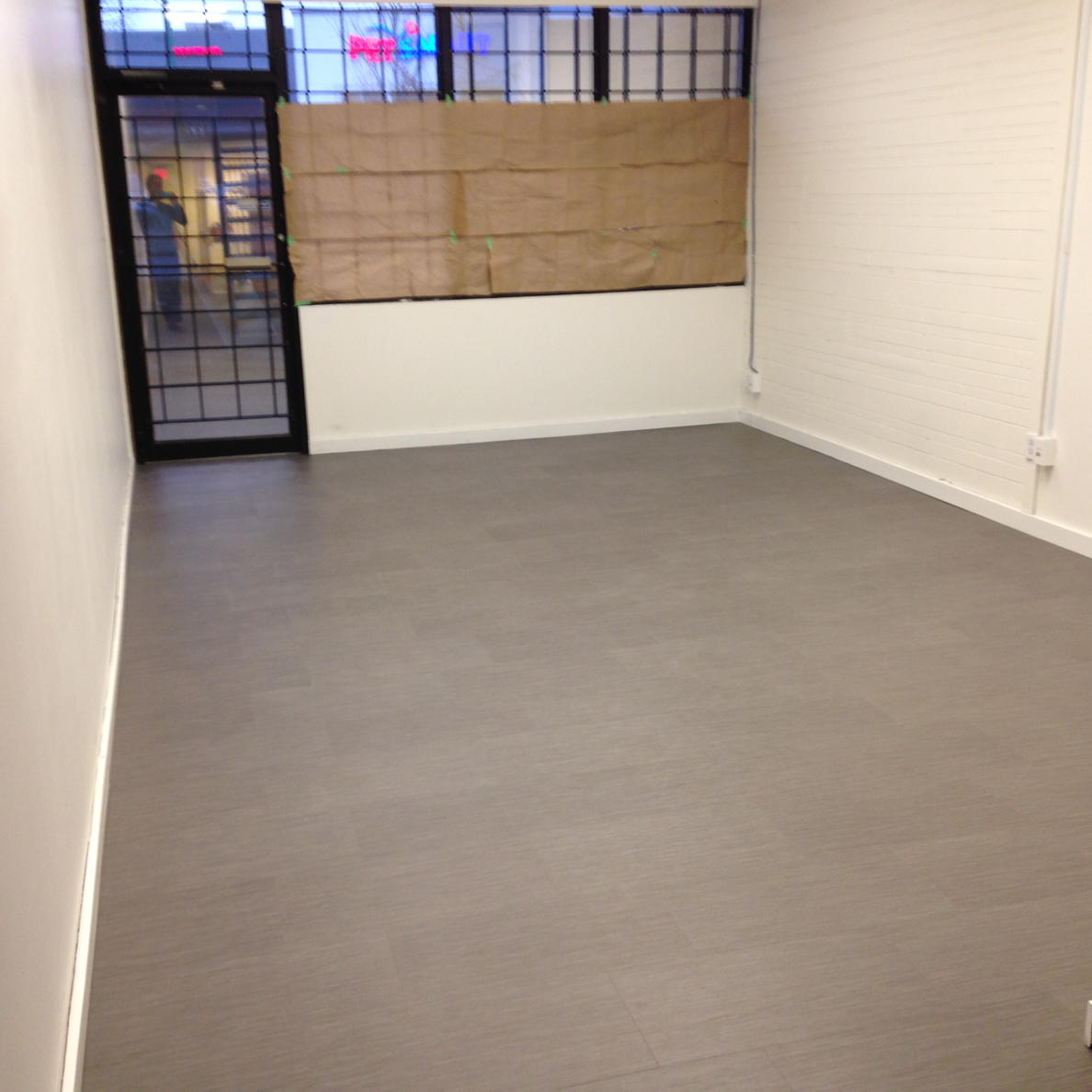 distancerunwear's tweet photo. Flooring in! Next! #diyretail https://t.co/qgTeOTC2zN