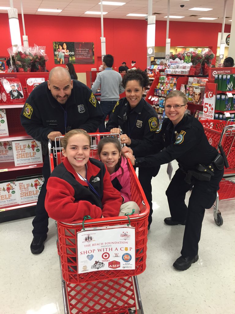 HAMDENPOLICECT's tweet photo. Time to #shopwithacop #LESM #hamden @townofhamden  @theREACHfound https://t.co/ZXwNAGEgbr