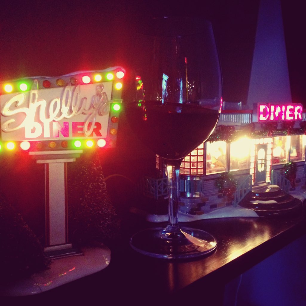 Shellylyn0310's tweet photo. #welcome #shellysdiner #alwaysopen #winelover https://t.co/iwYDrdBYVv