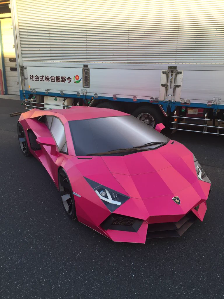 ペーパークラフトで作った、実物大のランボルギーニ