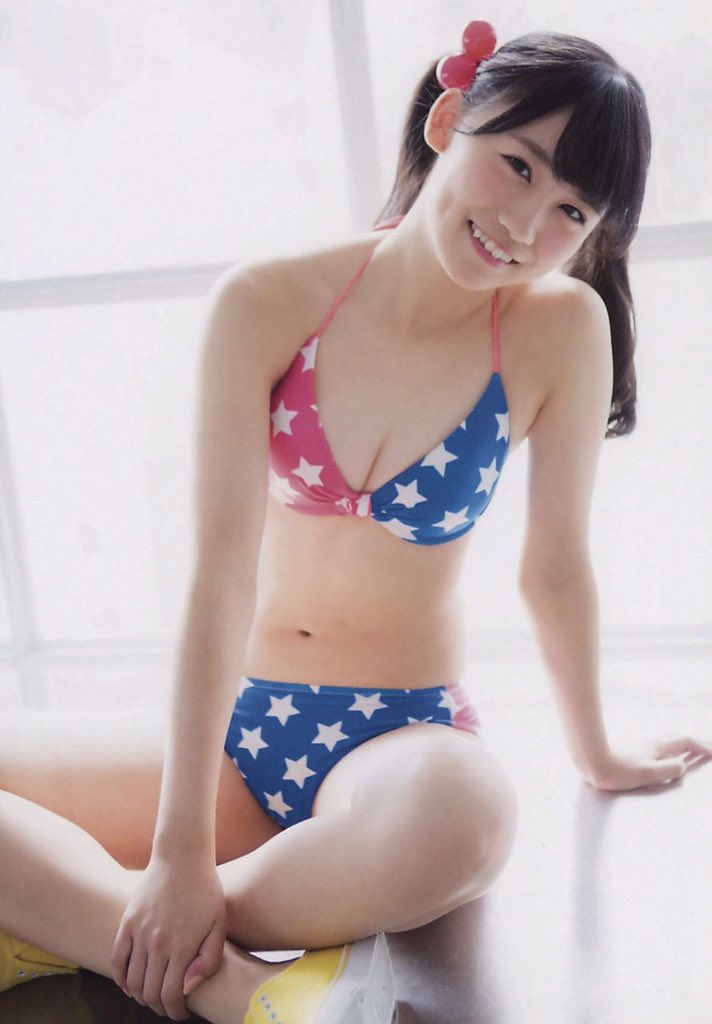 星印の水着を着ている可愛い小嶋真子の画像♪