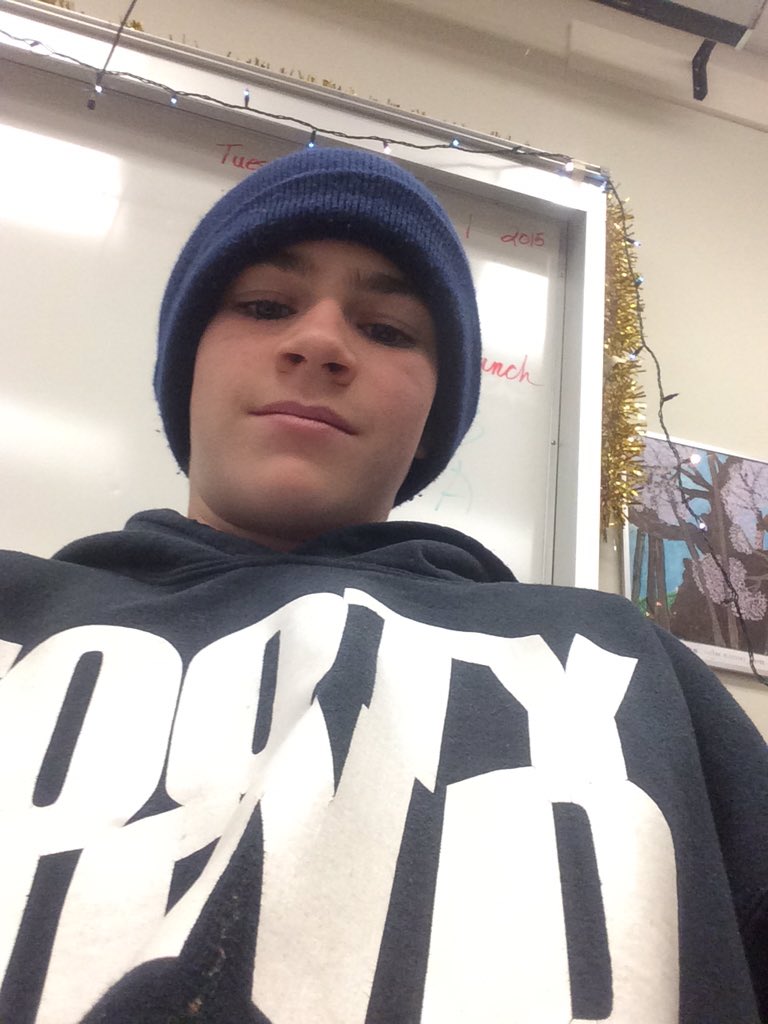 shaniapascal's tweet photo. No chill #selfiesugh https://t.co/avOPnfUZno