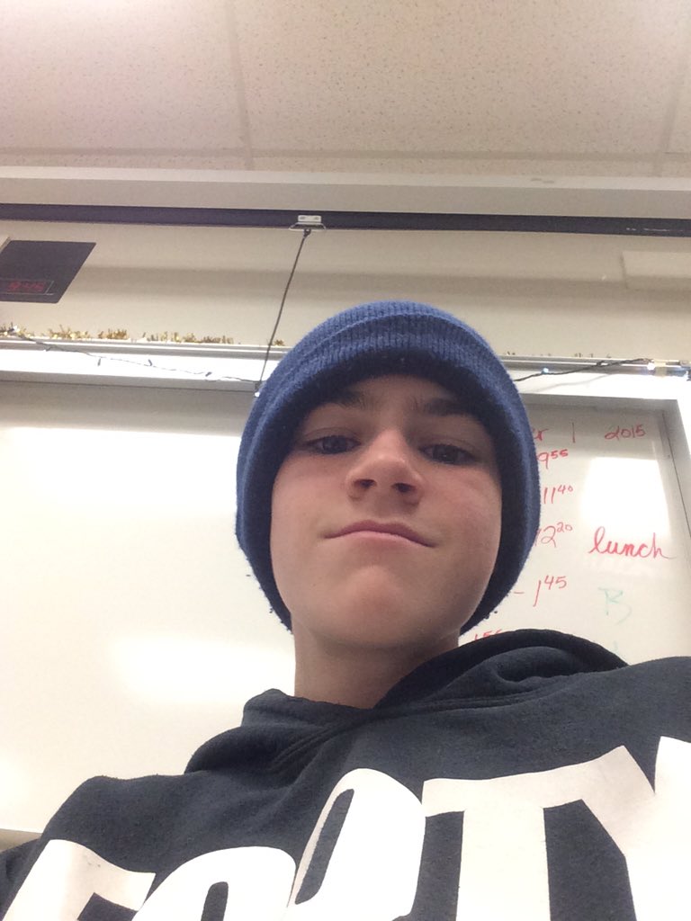 shaniapascal's tweet photo. No chill #selfiesugh https://t.co/avOPnfUZno