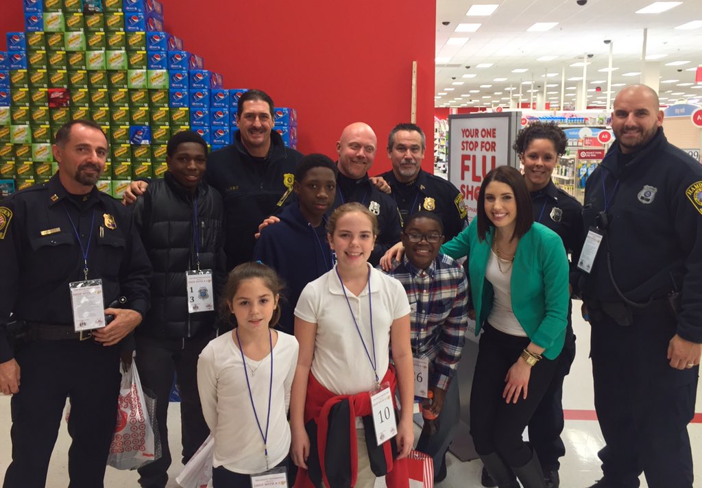 Thanks <a href="/KatieCorradoTV/">Katie Corrado</a> <a href="/FOX61News/">FOX61</a> for helping <a href="/HAMDENPOLICECT/">HAMDEN POLICE - CT</a> <a href="/theREACHfound/">The REACH Foundation</a> #shopwithacop