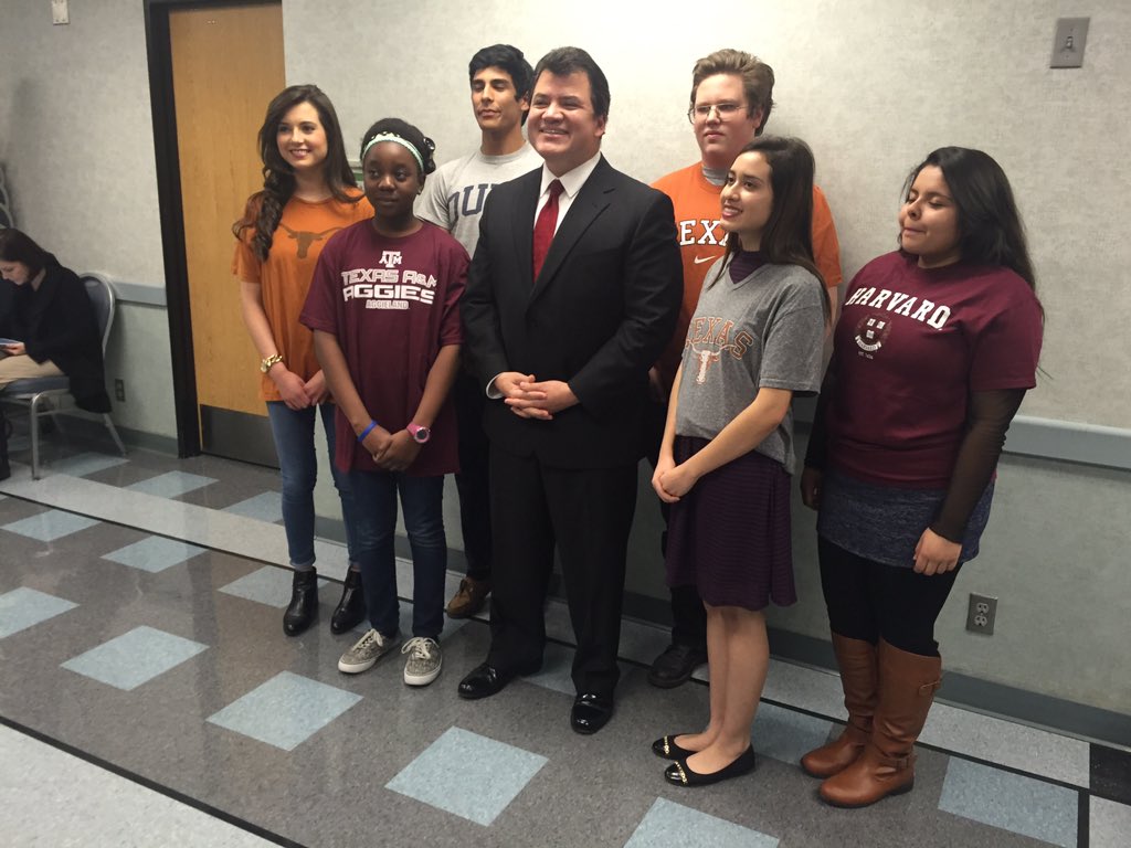 AustinISD's tweet photo. .@AISDSupt kicks off Student Roundtable w/reverse recital of alphabet! #AISDproud #zyxwvutsrq https://t.co/pH4Ab7m23w