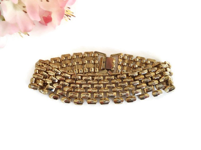 TansyBel's tweet photo. Vintage Wide Gold Bracelet, Chunky Gold Bracelet, Big Bold Statement J… https://t.co/x2PxlJmaCI #etsy #GoldStatement https://t.co/NdlsnE8OrN