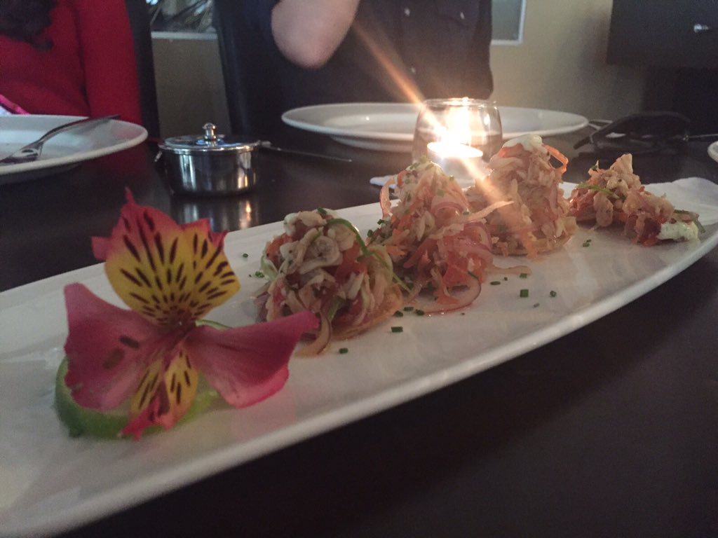 christian_salas's tweet photo. Disfrutamos d la mejor comida en compañía d nuestras Misses @MissTeenMexico Gracias 1000 @Harrys_Rest  TodoDelicioso https://t.co/Y0syMq13L3