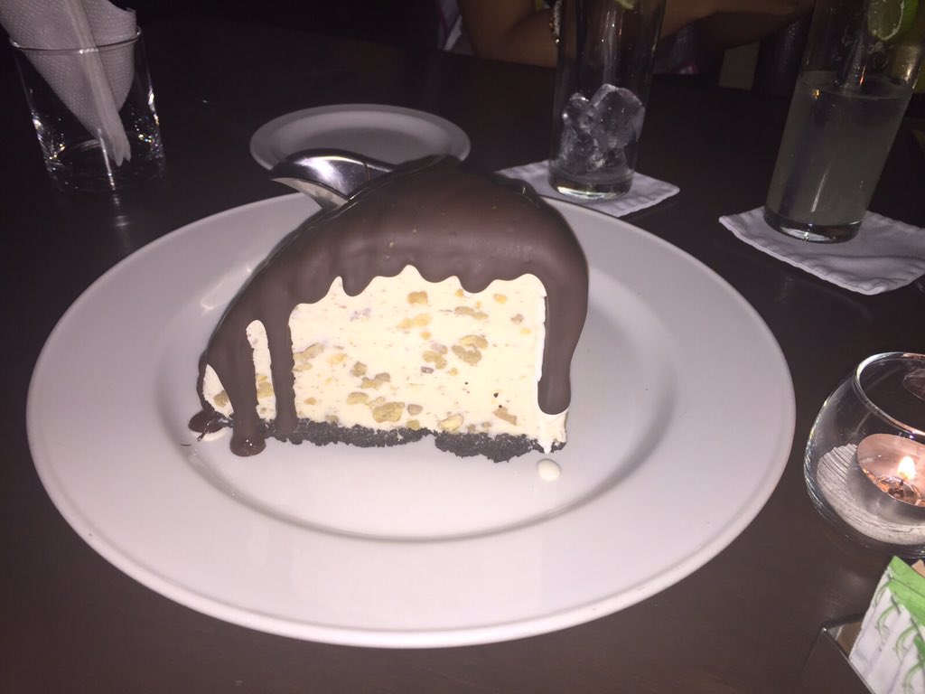 christian_salas's tweet photo. Disfrutamos d la mejor comida en compañía d nuestras Misses @MissTeenMexico Gracias 1000 @Harrys_Rest  TodoDelicioso https://t.co/Y0syMq13L3