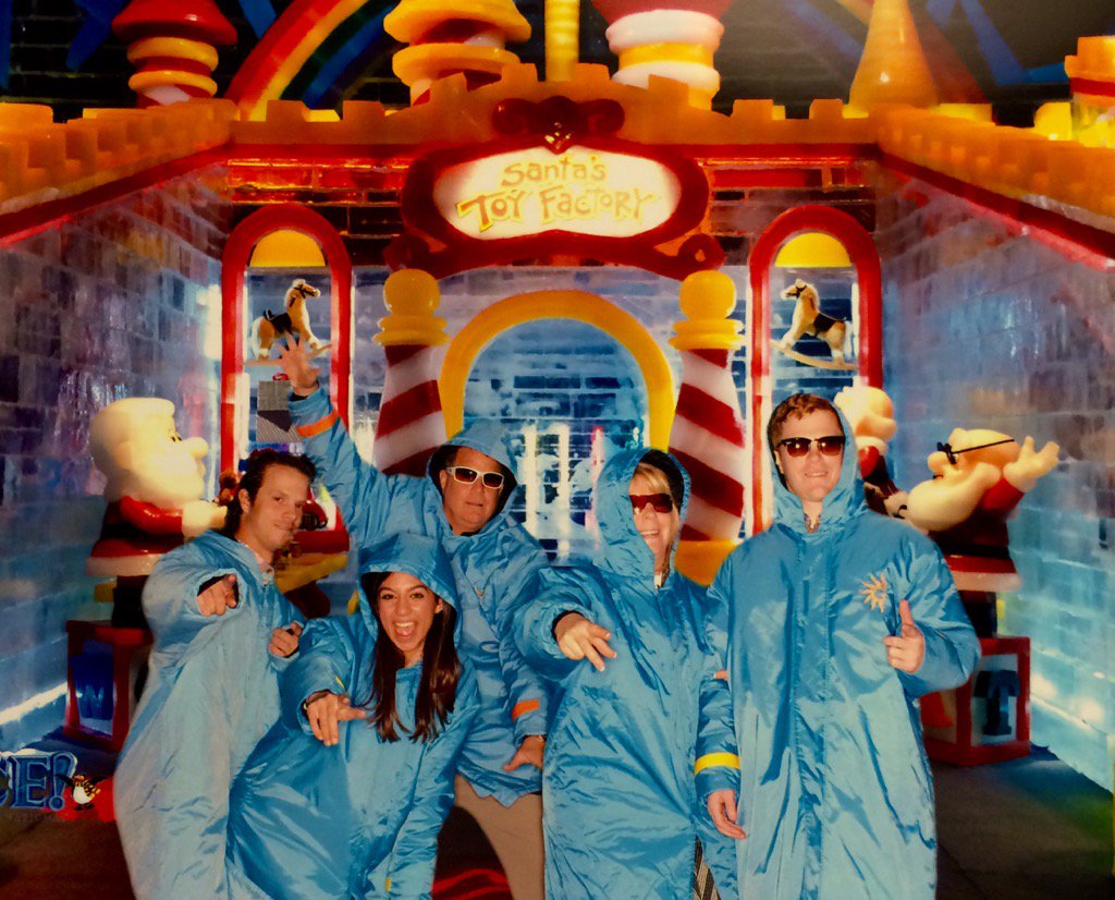 BobbyVtime's tweet photo. @NadaSaidWHAT @LittleTine2 @Joyce_Valentine @T_Valentine11 @GaylordNational #ICE #CrazyGoodTime https://t.co/T4Okke0dEi