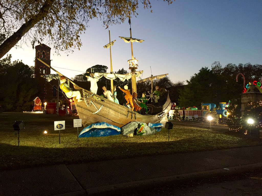 v_fatheree's tweet photo. Fantasy of Lights #msucc10 https://t.co/JOFWnptk7t