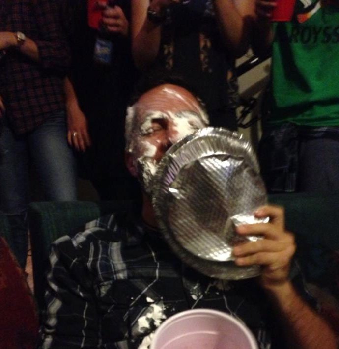 FiveUltimateLLC's tweet photo. The responsible thing to do with a personal pie at a @wildwestjanes Thanksgiving #selfpie #funbassadors https://t.co/8xEne1ccY2
