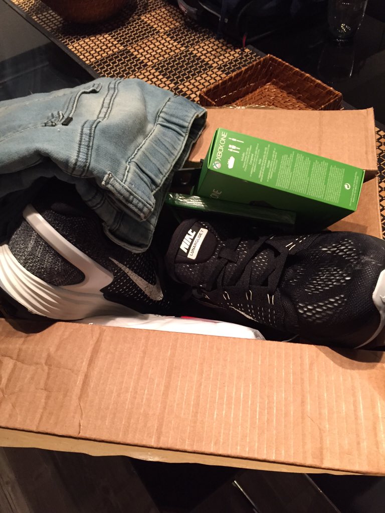 Ayy_DMiLLY's tweet photo. Shout out the plug @Darricdnice33 #KarePackage https://t.co/nmobtwBAt9