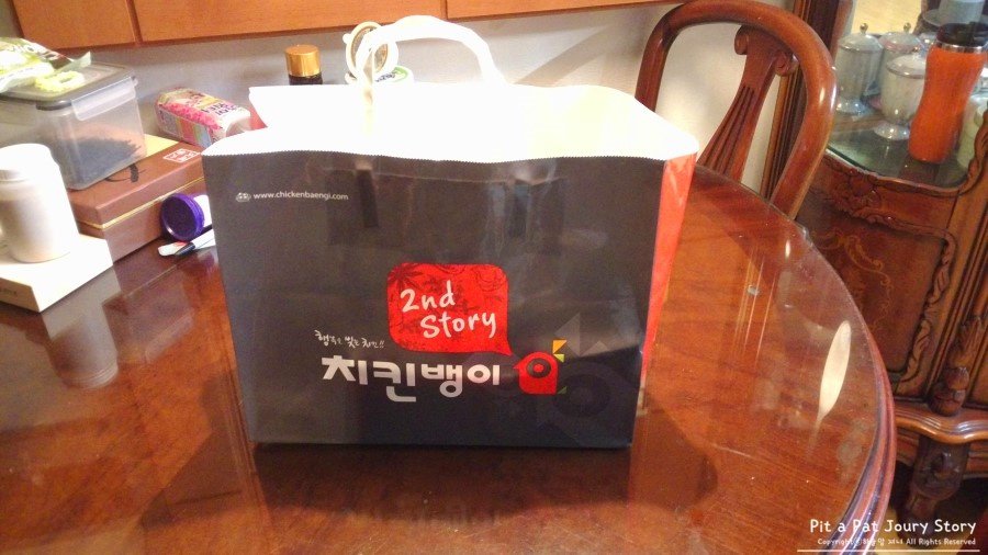 나눌수록 더 맛있는 것이 치킨이란 걸 아시나요?!
(기냥 제 생각에...읭> <)
오늘은 치킨 한 마리 사들고 퇴근하셔서 
가족들 혹은 친구와 치맥 어떠신가요?!:)
jnh00026.blog.me/220552256241