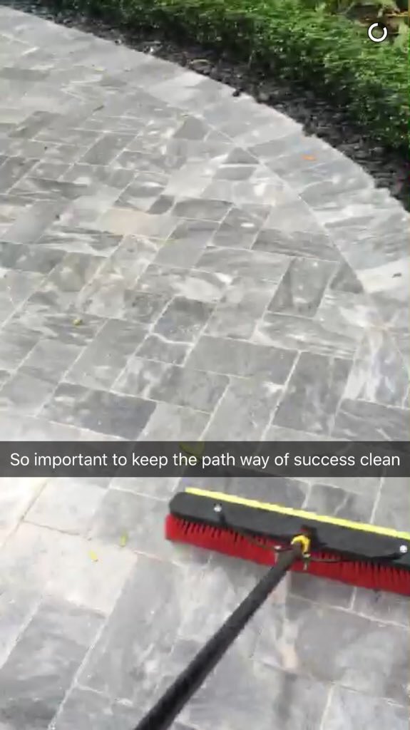 KhaledSnapchat's tweet photo. https://t.co/dh8UVxUZZE