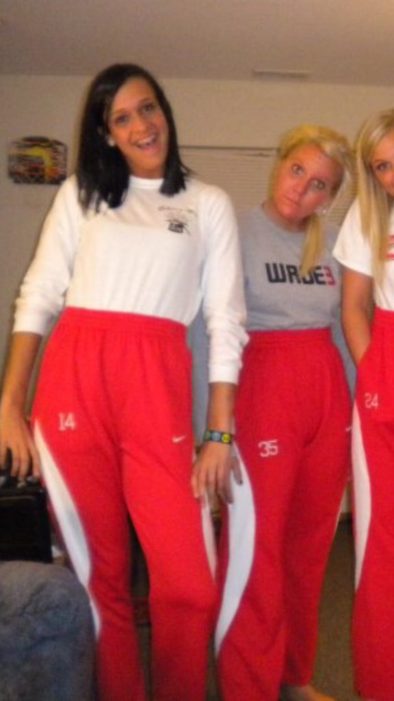 ddddemetria's tweet photo. HAPPY BIRTHDAY @K_Windau!! Hope you had a great day! Miss/Luhh you! 😸🏀🍻🍾💜💛 https://t.co/umg2iiLAb4